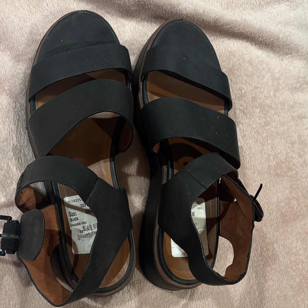 Naturalizer Black Strappy Sandals